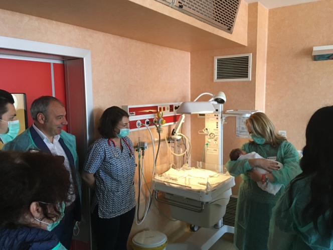 Salvați Copiii România a dotat maternitățile din Rădăuți și Gura Humorului cu aparatură medicală