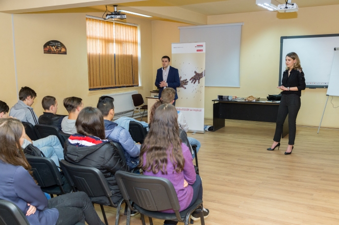 1.900 de elevi din Rădăuți și Vicovu de Sus au beneficiat de educație juridică pentru liceeni
