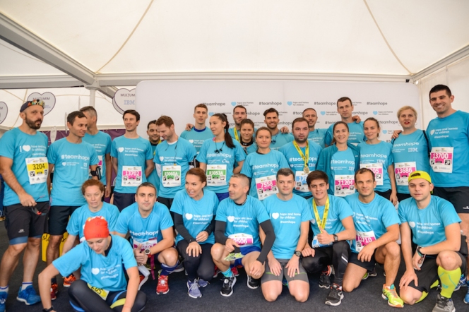 250 de alergători au participat la Maratonul București și au strâns bani pentru cauza Hope and Homes for Children