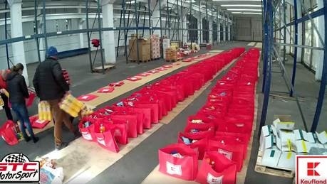 Cadouri pentru cei la care nu poate ajunge sania lui Moș Crăciun // Kaufland România a donat opt tone de alimente în comunități izolate