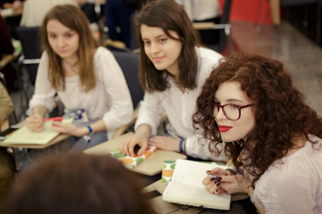 Întâlnire excepțională: 59 de adolescenți deosebiți din România află poveștile a 17 oameni de succes