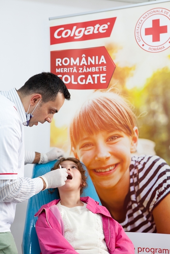 România merită zâmbete Colgate // Consultații stomatologice gratuite oferite de Colgate și Crucea Roșie în 5 județe din România