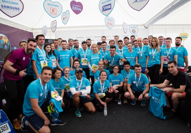 Peste 500 de alergători au participat la Semimaratonul București și au strâns bani pentru cauza Hope and Homes for Children