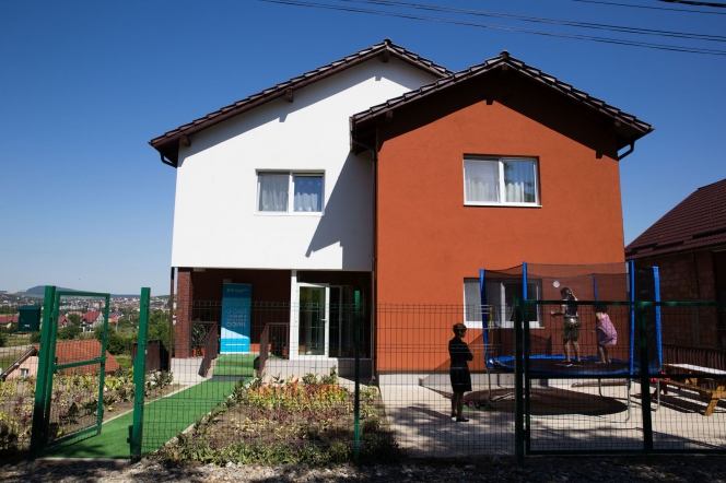 Hope and Homes for Children și DGASPC Bistrița au inaugurat trei case de tip familial în Năsăud și Bistrița