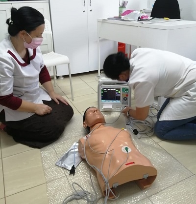 Energia pentru bine salvează inimi: Grupul CEZ dotează Centrul Medical STAL Cogealac cu un defibrilator performant
