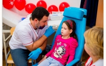 Consultații stomatologice gratuite oferite de Colgate și Crucea Roșie în 5 orașe din România