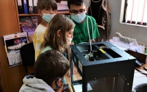320 de copii din cluburile CODE Kids învață tehnologia 3D printing la biblioteca publică locală