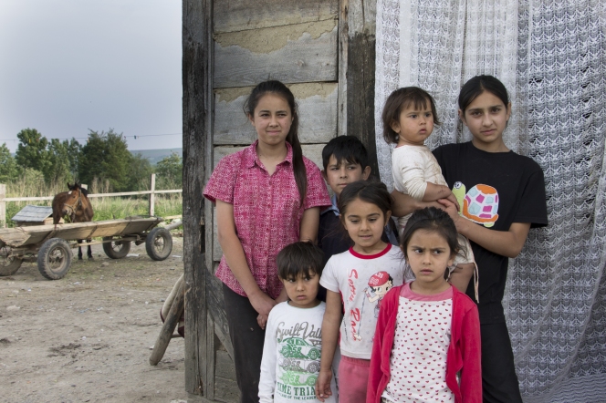 Peste 800 de copii din trei comunitati defavorizate din Romania au beneficiat de tratamente stomatologice gratuite