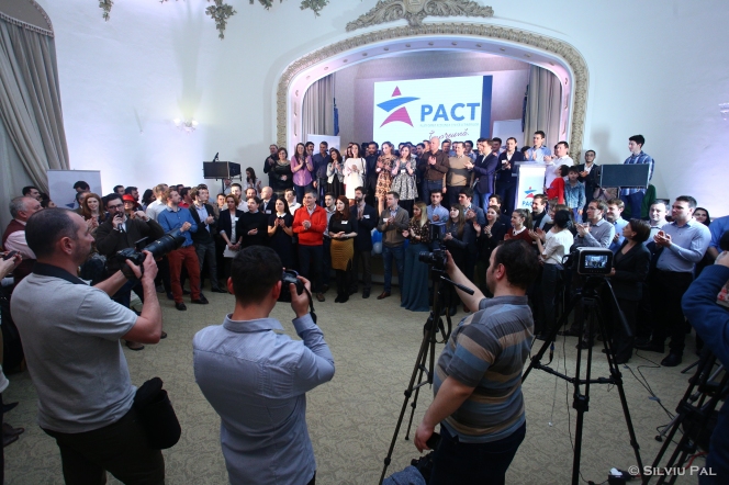 Impreuna pentru Romania cetatenilor: a fost lansata Platforma Actiunea Civica a Tinerilor (PACT)