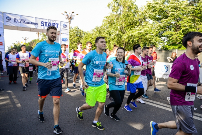 Peste 500 de alergători au participat la Semimaratonul București și au strâns bani pentru cauza Hope and Homes for Children