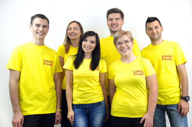 Galben este culoarea curajului // România poartă galben în semn de solidaritate față de cei care luptă împotriva cancerului