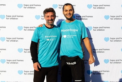 Peste 400 de alergători Team Hope au participat la Maratonul București și au adunat bani pentru cauza Hope and Homes for Children