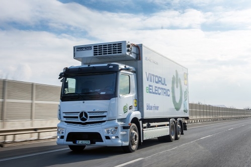 Lidl monteaza o statie de incarcare a camioanelor electrice si o statie de alimentare CNG, ambele o premiera pentru un depozit Lidl