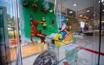 Mega Mall recreează atmosfera iernilor din trecut în cadrul expoziției „Zăpezile de Altădată” // Expoziția reunește decorațiuni de Crăciun din perioada 1900-1980