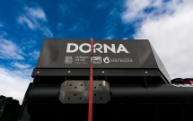 Dorna a instalat primul dispozitiv de colectare a deșeurilor pe râul Dâmbovița, în cadrul campaniei “Apa care are grijă de ape”
